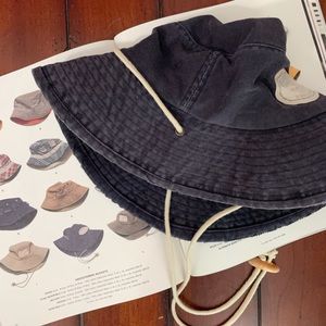 Abercrombie & Fitch Bucket Hat